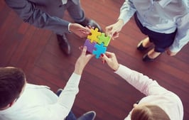 business-people-group-assembling-jigsaw-puzzle-P36PRZW-1