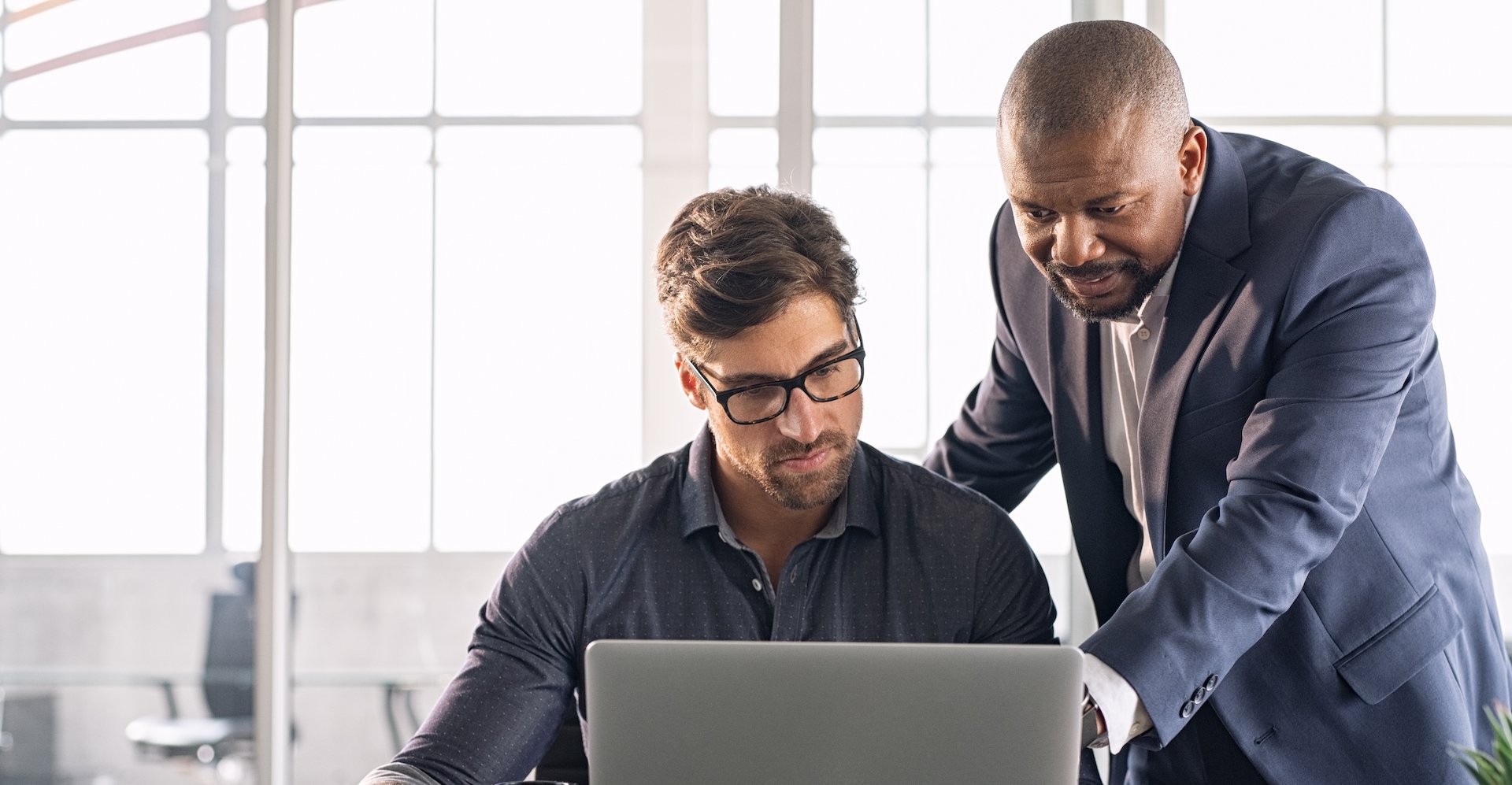 leadership-working-with-his-employee-VCGNBG2