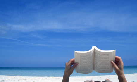 readingonbeach03